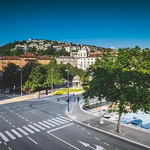 https://deluxe-apartments-rooms-revis.primorje-gorskikotar.com
