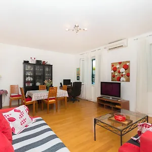  Apartment Leo